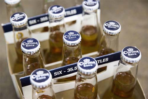 Bir merk corona terpaksa ditarik dari peredaran dari sebuah super market di Perancis. (Footo:Time)