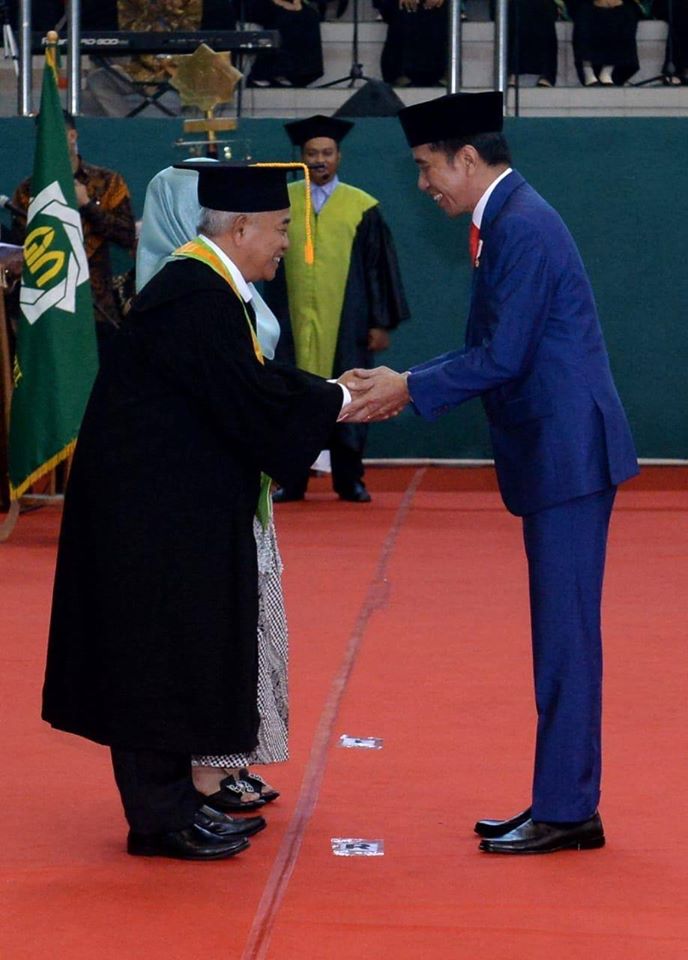 Presiden Joko Widodo dan KH Asep Saifuddin Chalim. (Foto: Istimewa)