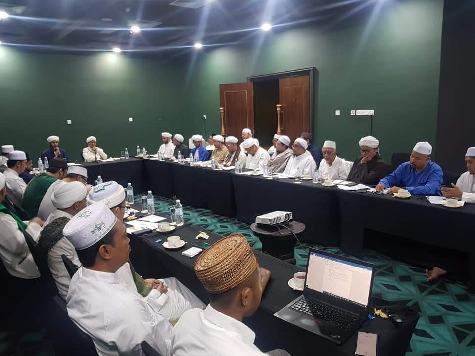 Para ulama sedang melakukan kajian Keislaman. (Foto:Ma'ruf for Ngopibareng.id)