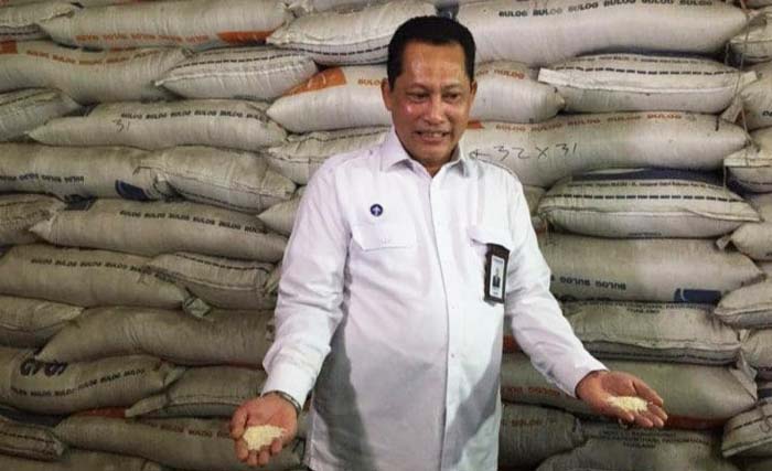 Dirut Perum Bulog Budi Waseso di gudang beras. (Foto:Antara)