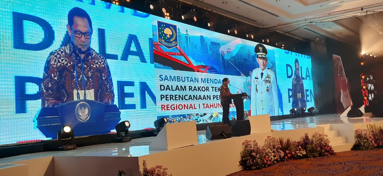 Menteri Dalam Negeri Tito Karnavian saat memberikan sambutan pada Rapat Koordinasi Teknis Perencanaan Pembangunan Regional 1 tahun 2020, Rabu 4 Maret 2020 di Hotel Shangri-La Surabaya. (Foto: Alief Sambogo/Ngopibareng.id