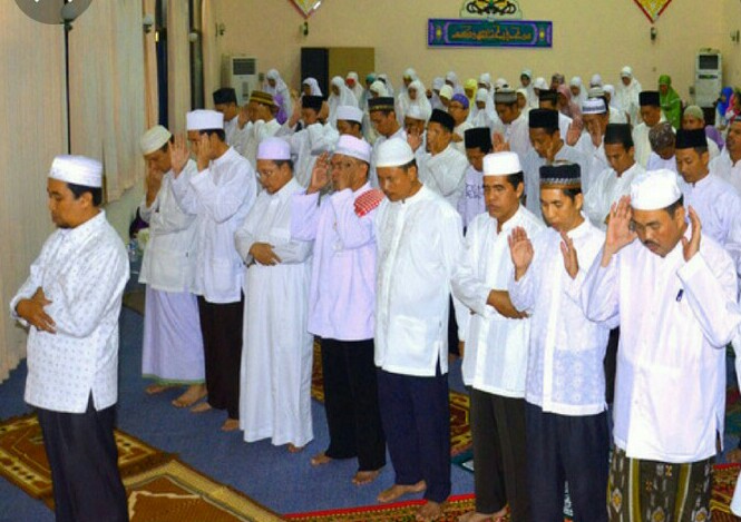 Umat Islam menegakkan Shalat lima waktu. (Foto:Istimewa)