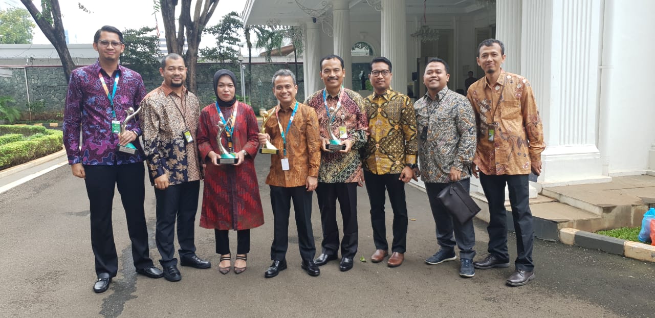 Perwakilan Pertgas usai menerima penghargas Proper Emas dari KLHK. (Foto: Istimewa)