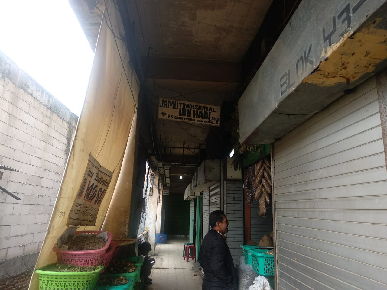 Lokasi toko herbal Jamu Tradisional Ibu Hadi Solo di Pasar Genteng. (Foto: Rizqi Mutqiyyah/Ngopibareng.id)