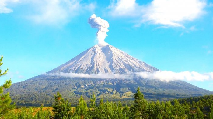 Gunung Semeru. (Foto: Antara)