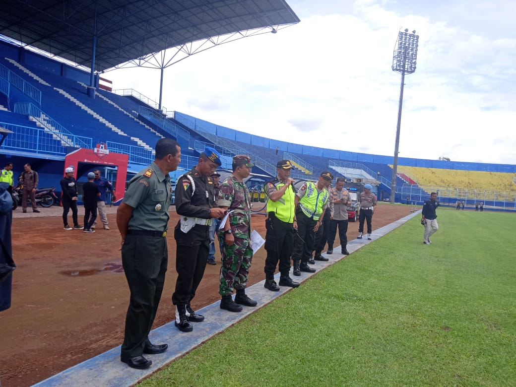 Polres Malang menggelar simulasi pengamanan laga Arema FC versus Persib Bandung di Stadion Kanjuruhan. (Foto: Istimewa)