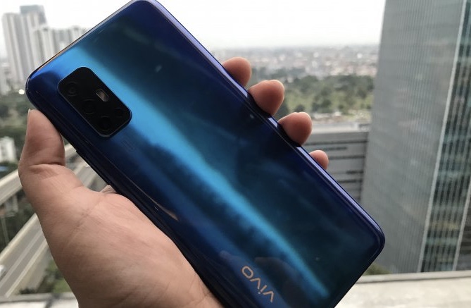 Vivo V19 dengan warna Arctic Blue. (Foto: ANTARA/Arindra Meodia)