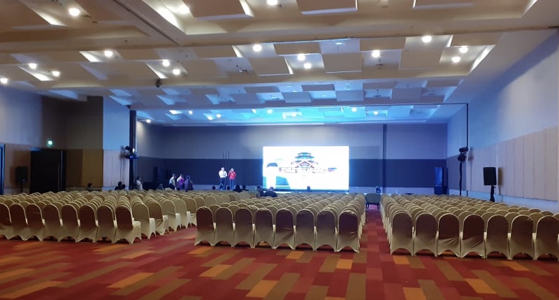 Persiapan Malam Anugerah Masjid 2020 di Dyandra Convex Surabaya, tadi malam. (Foto Enzith)