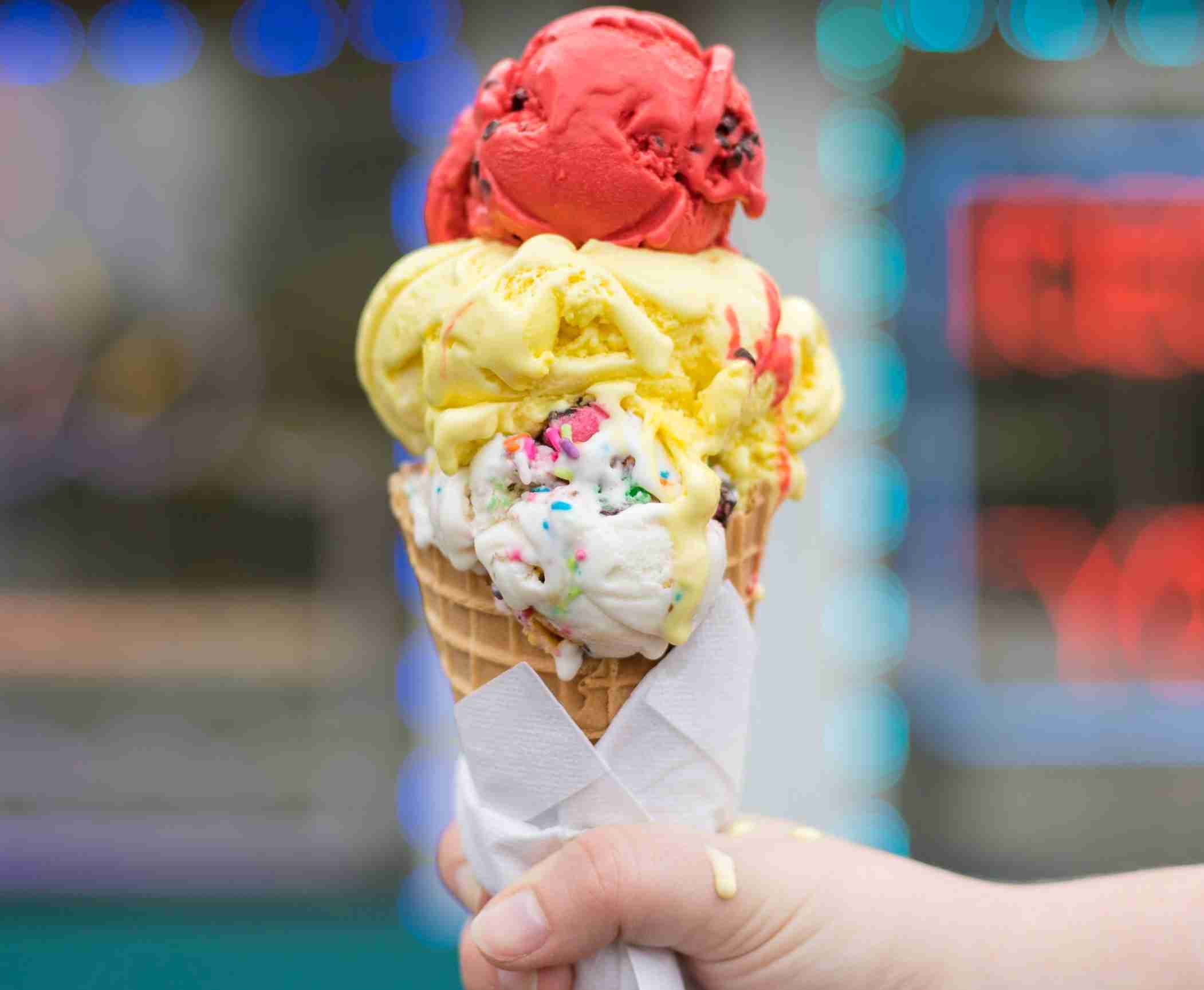 Pemuda ini dipenajara karena mengembalikan es krim yang telah dijilat, ke freezer di supemarket. (Foto:Unsplash)