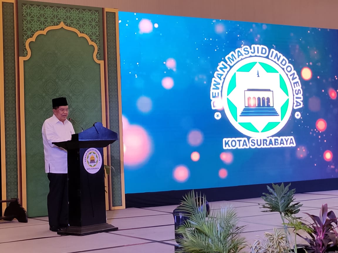 Ketua Pengurus Pusat (PP) DMI Jusuf Kalla berpesan kepada pengurus DMI yang baru dan segenap masyarakat Surabaya untuk menambah masjid-masjid seperti di pusat perbelanjaan, kantor dan tempat-tempat sosial lainnya. (Foto: Ngopibareng.id)