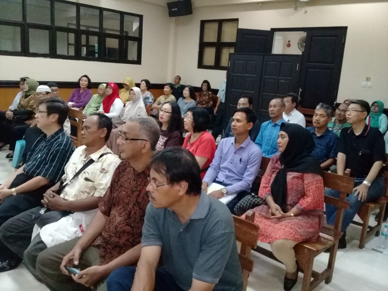 Warga saat menghadiri sidang Budianto di PTUN beberapa waktu lalu. (Foto: Istimewa)