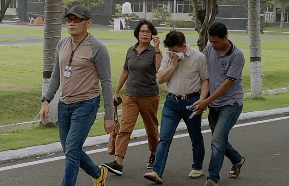 Tersangka pendeta cabul, Hanny Layantara (dua dari kanan) digelandang aparat Subdit IV Renakta ke Gedung Ditreskrimum Polda Jatim, Surabaya, Sabtu 7 Maret 2020. (Foto: Fariz Yarbo/Ngopibareng.id)