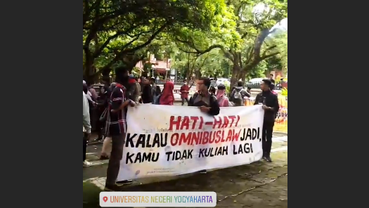 Aksi #GejayanMemanggil Tolak Omnibus Law. (FotoL Instagram @gejayanmemanggil)