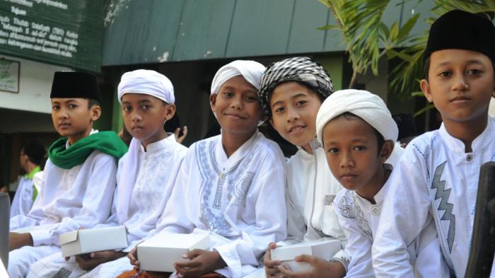 Santri mempunyai ketaatan terhadap guru dan kiainya. (Foto: Istimewa)