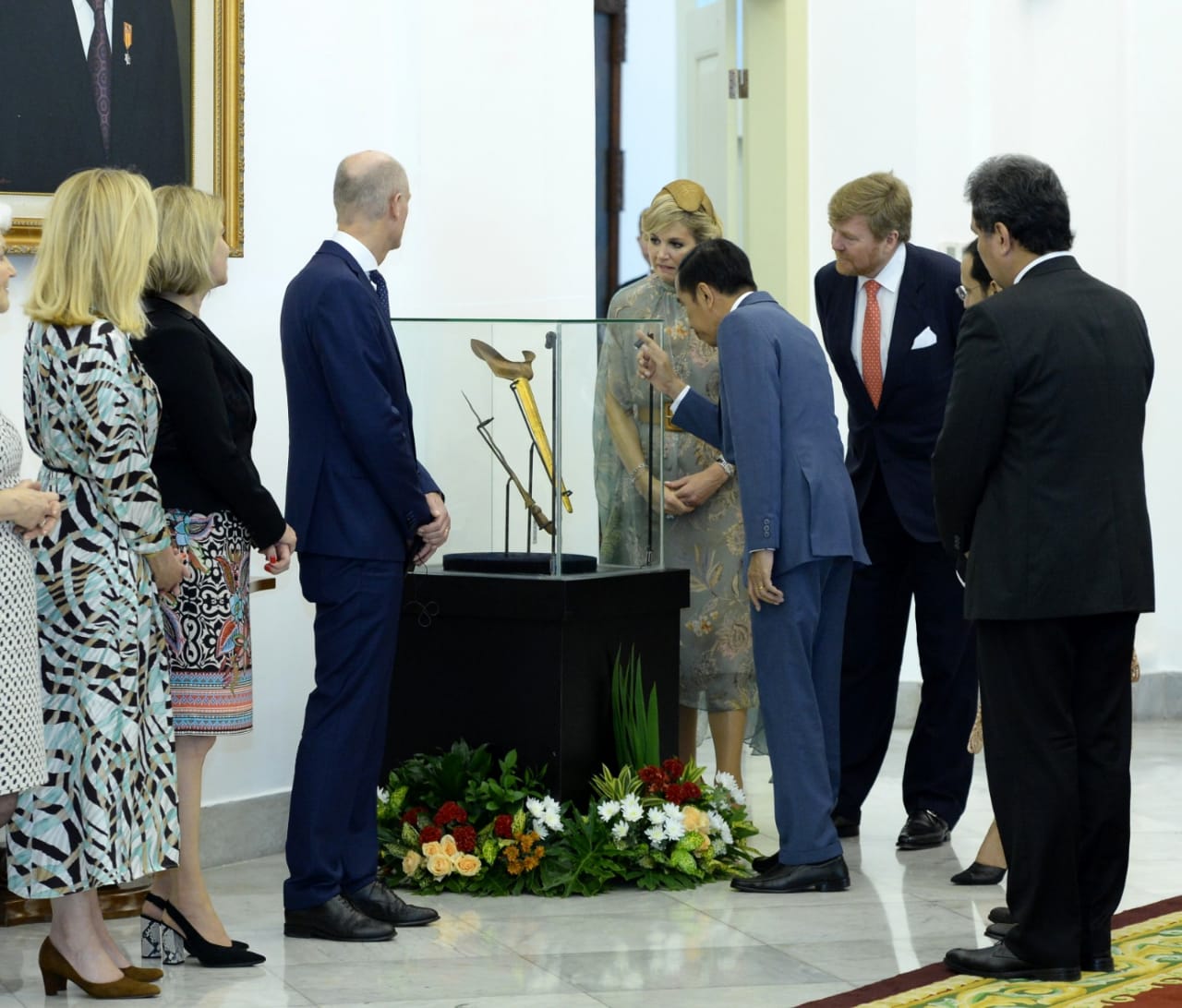 Keris Diponegoro diserahkan Ratu Belanda kepada Presiden Joko Widodo (Jokowi). (Foto: Setpres)