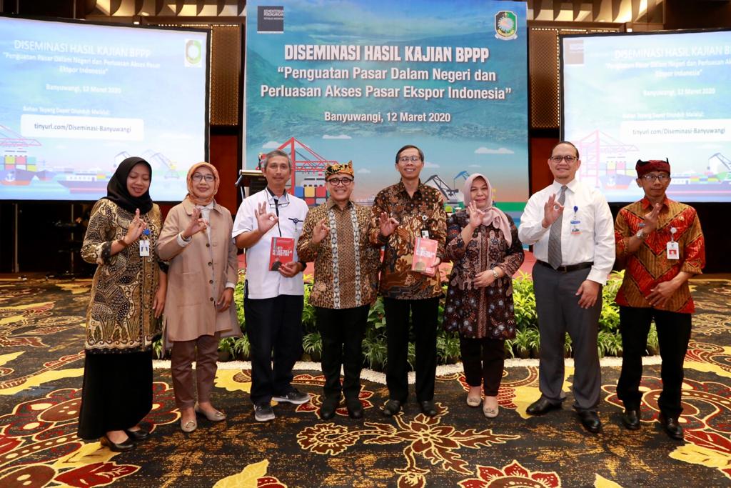 Bupati Banyuwangi Abdullah Azwar Anas bersama tim dari Kementerian Perdagangan (Kemendag). (Foto: Istimewa) 