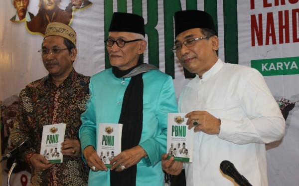 KH Yahya Choli Staqut bersama Rais Am PBNU KH Miftachul Akhyar. (Foto: Asmanu/Ngopibareng.id)