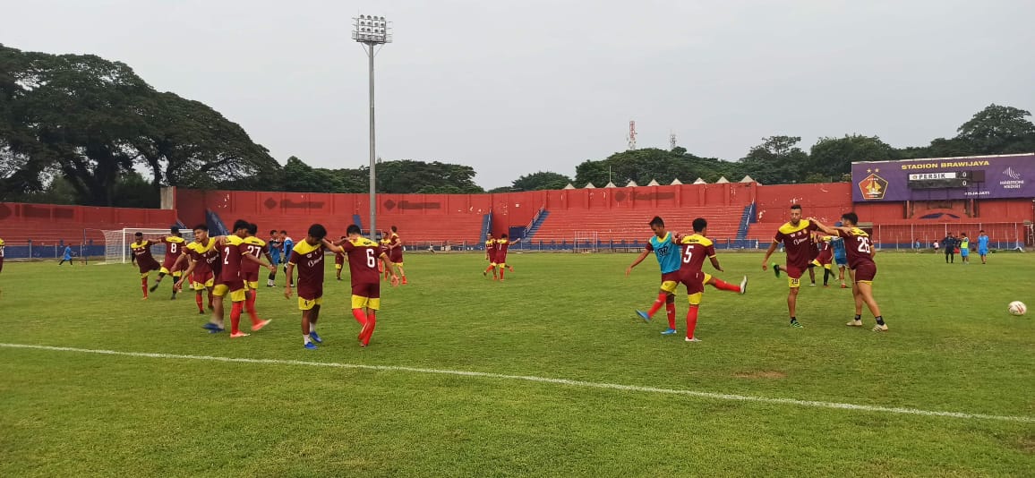 Persik Kediri sedang berlatih menjelang pertandingan melawan Persiraja. (Foto: Fendy Plesmana/Ngopibareng.id)