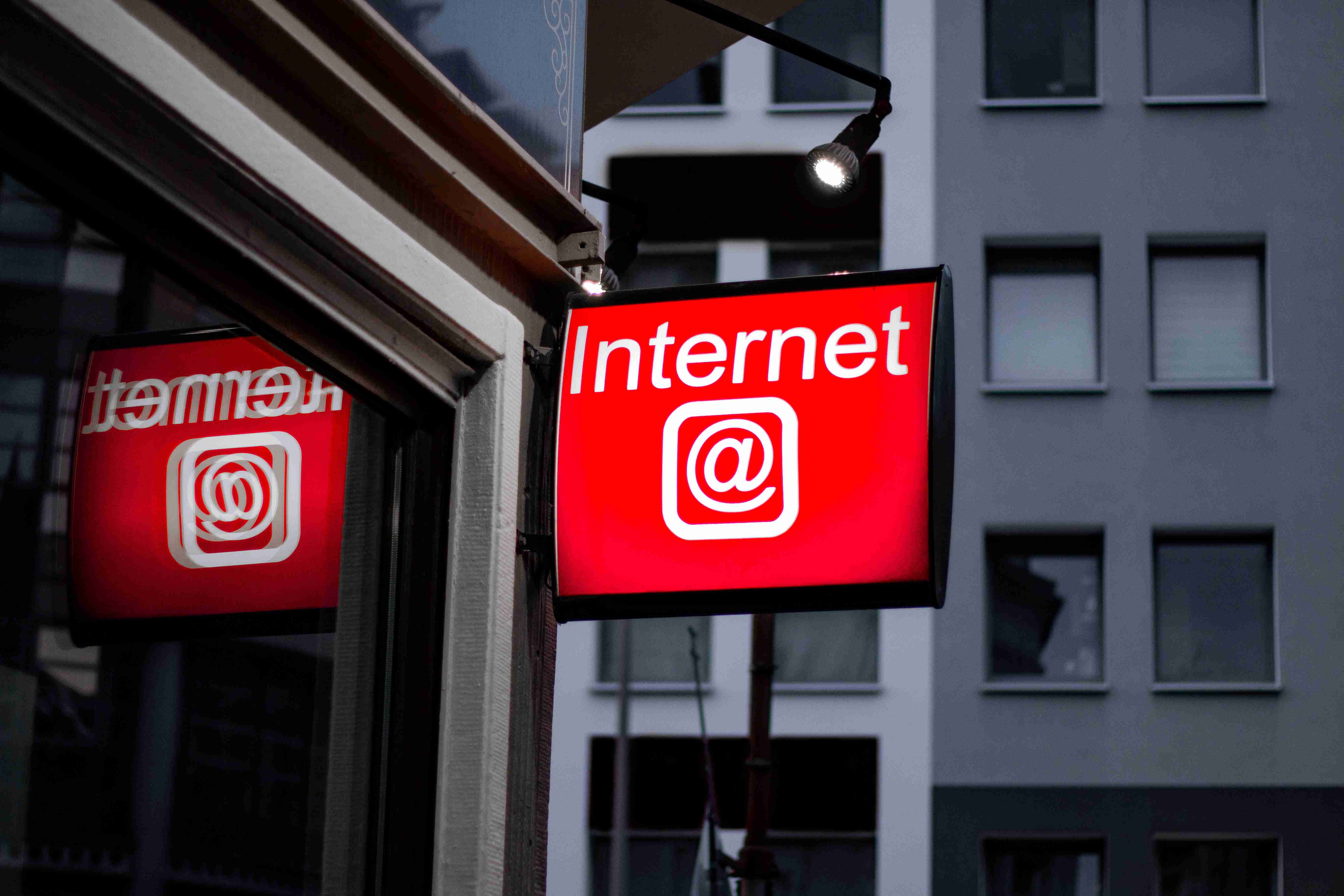 AT&T menunda tambahan paket internet unlimited akibat peningkatan internet yang membludak. (Foto:Unsplash.com)