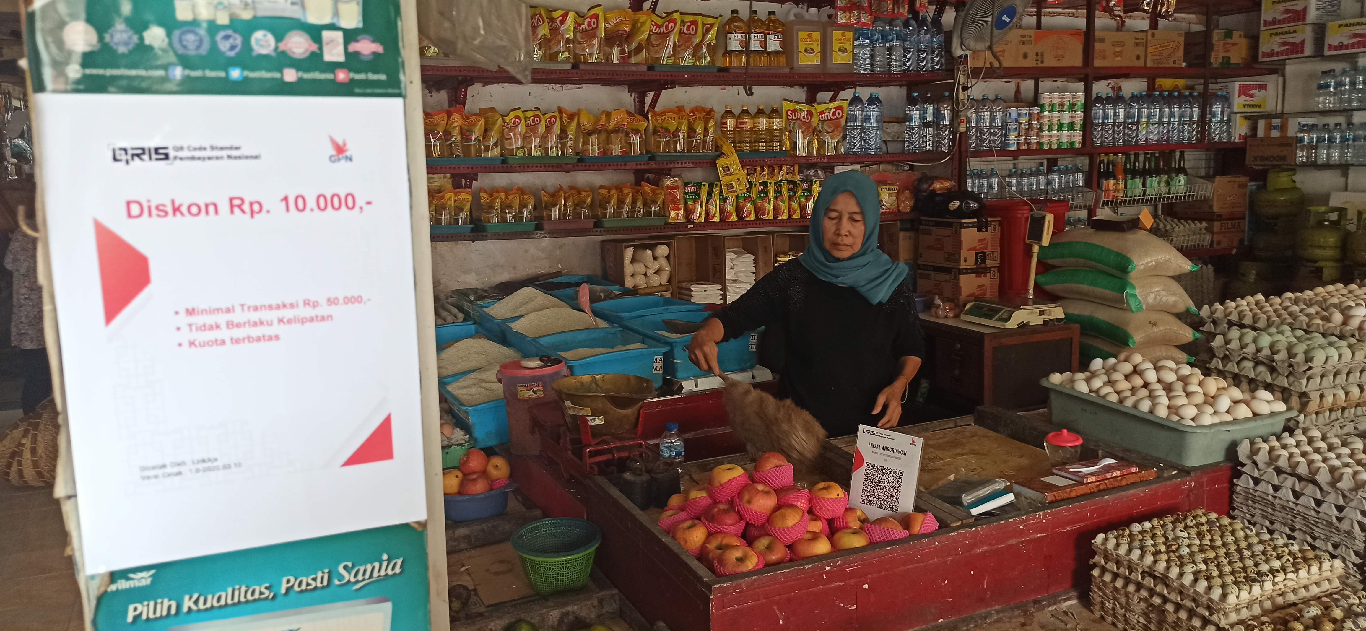 Mahrumi, salah satu penjual di pasar Pahing, Kota Kediri. (Foto: Fendhy Plesmana/Ngopibareng.id)