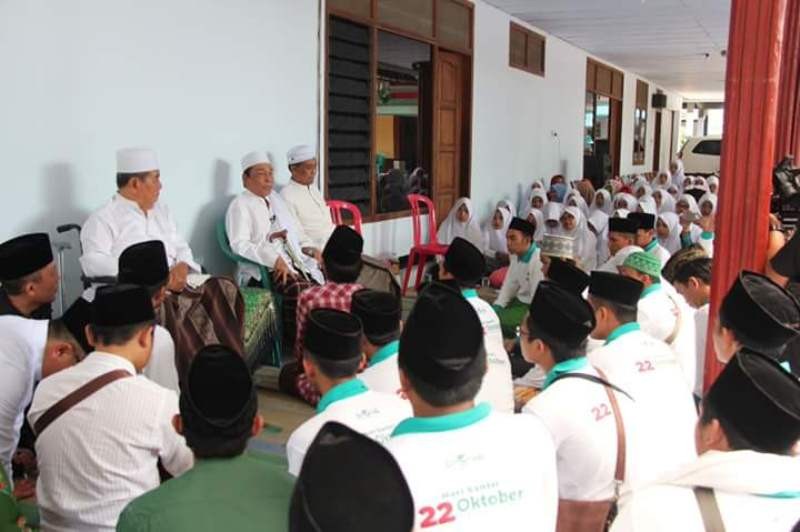 Para masyayikh Pondok Pesantren Al-Falah Ploso Kediri. (Foto: Istimewa)