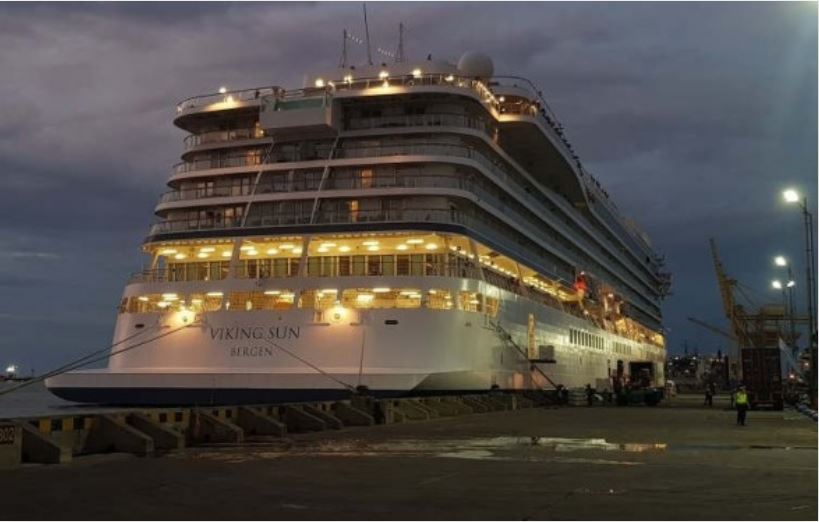 Kapal Viking Sun saat berada di Pelabuhan Tanjung Emas Semarang. (Foto: Antara)