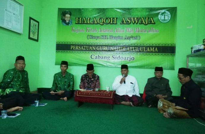 Acara Ngaji Kitab di PC PerguNU Sidoarjo. (Foto: Istimewa)