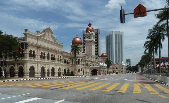 Kawasan Daratan Merdeka yang sepi di Kuala Lumpur, Selasa pagi. (Foto:Reuters)