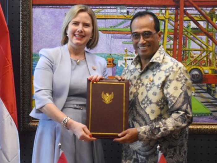 Menteri Infrastruktur dan Manajemen Air Belanda, Cora van Nieuwenhuizen bertemu Menteri Perhubungan (Menhub) Budi Karya Sumadi, pada 11 Maret 2020. (Foto: BKIP Kemenhub)