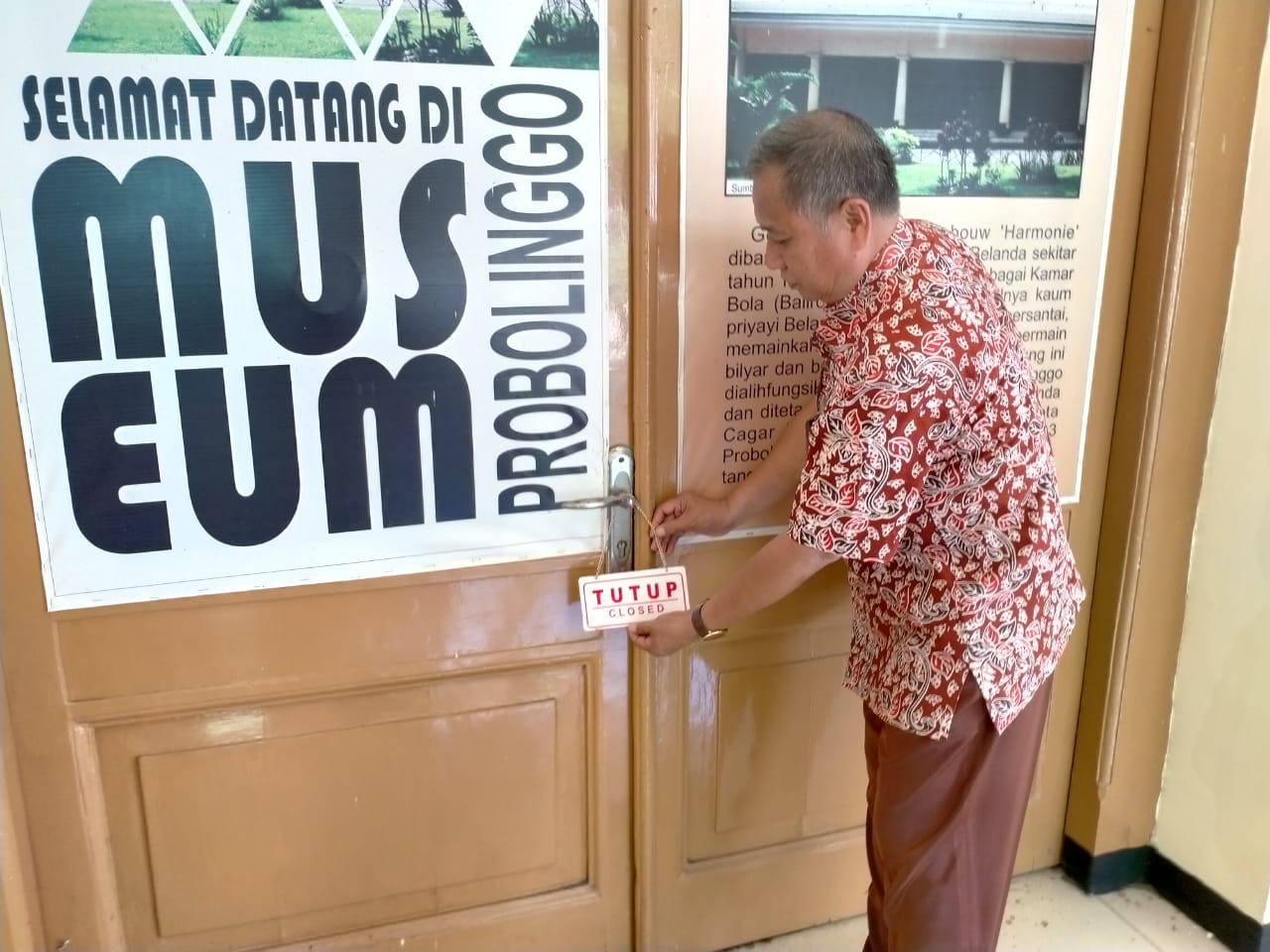 Kepala Dinas Pendidikan dan Kebudayaan, Moch. Maskur menutup Museum Probolinggo dan Museum dr Mohamad Saleh. (Foto: Ikhsan Mahmudi/Ngopibareng.id)