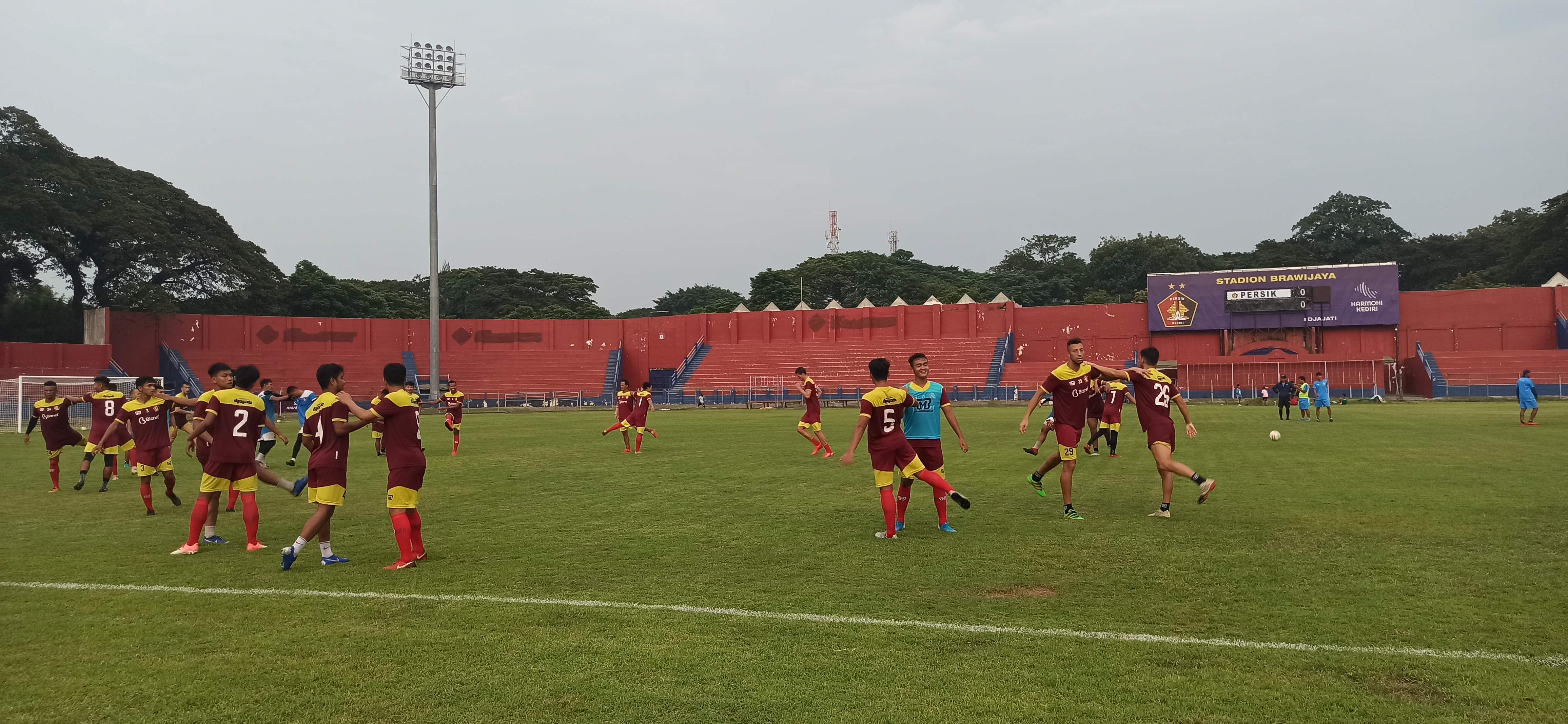 Jeda kompetisi selama dua minggu, Persik tetap latihan. (Foto: Fendhy Plesmana/Ngopibareng.id)