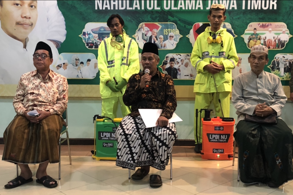 KH. Marzuki ketika melakukan konfrensi pers di Aula PWNU Jatim. (Foto: Andhi Dwi/Ngopibareng.id)