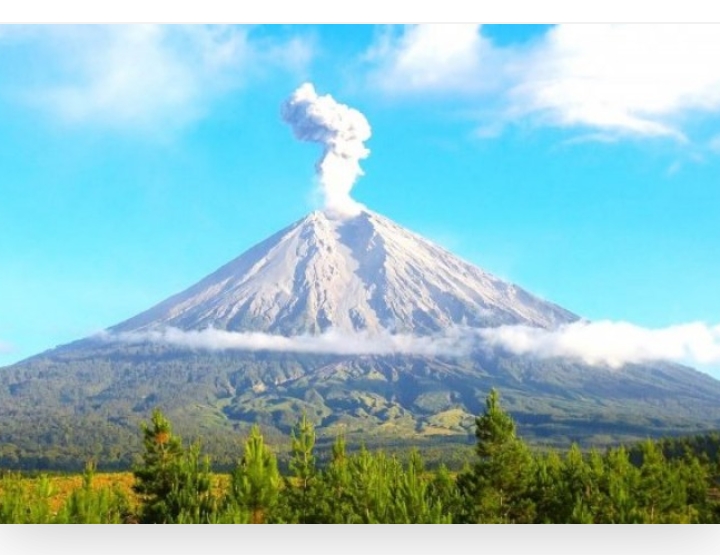 Gunung Semeru, Jawa Timur. (Foto: Antara)