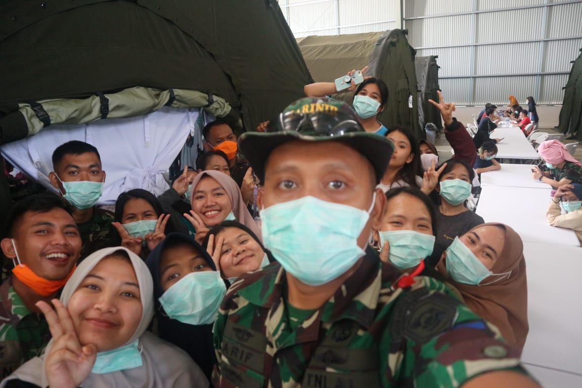 Pramesti dan teman-temannya saat dikarantina di Natuna. (Foto: Dok. Pribadi Pramesti/Ngopibareng.id)