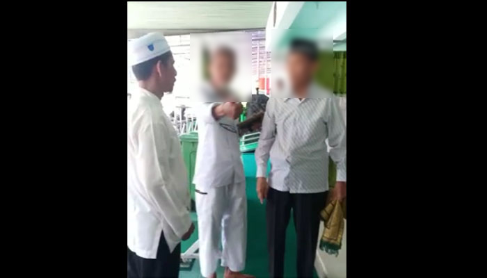 Tangkapan layar jemaah Al-Falah yang sempat emosi karena Takmir Masjid Al-Falah tak menyelenggarakan salat Jumat. (Foto: Tangkapan layar)