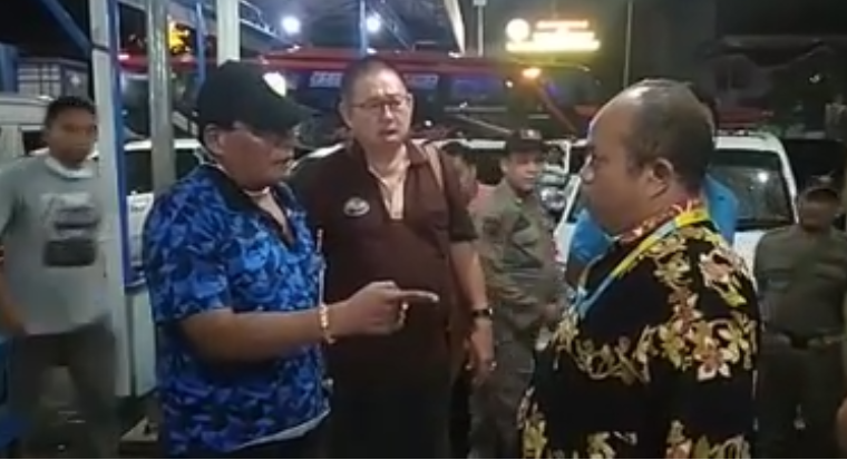 Penolakan oknum anggota DPRD Blora kepada petugas kesehatan yang akan melakukan pemeriksaan kesehatan terkait corona. (Foto: Facebook Opini Blora)