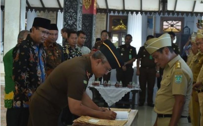 Penandatanganan MoU dengan Kejari Pasuruan cegah penyelewengan dana desa. (Foto: Dok)