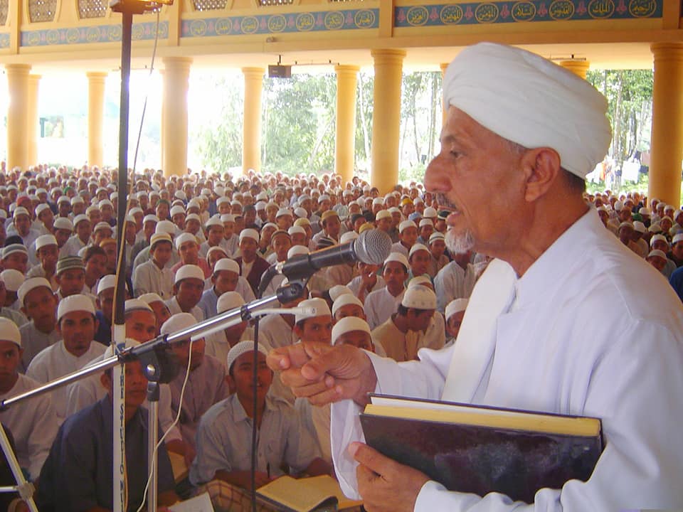 Habib Saqqaf bin Mahdi bin Syaikh Abu Bakar bin Salim yang lebih dikenal dengan Habib Segaf. Pengasuh Pondok Pesantren Al-Ashriyyah Nurul Iman Parung Bogor Jawa Barat. (Foto: Istimewa) 