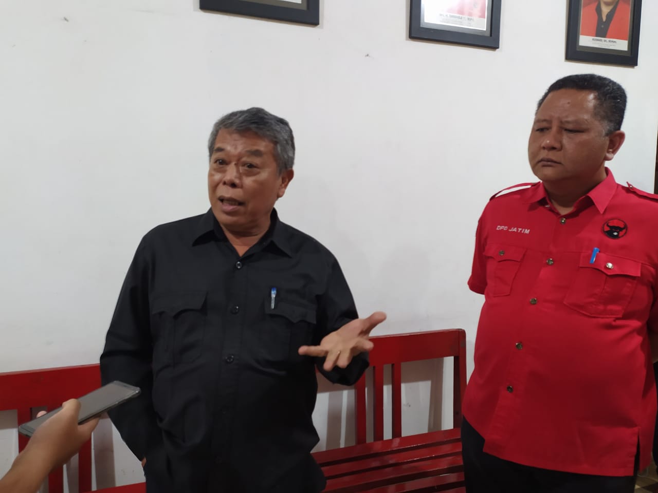 Kusnadi saat berbincang di DPD PDI Perjuangan Jatim (Foto: Dok. DPD PDIP Jatim)