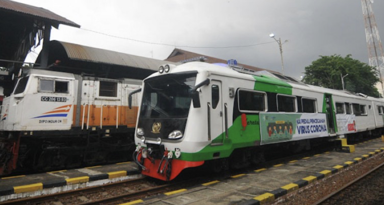 Kereta Kesehatan atau Rail Clinic saat berhenti di Stasiun Gubeng, Surabaya. (Foto: Erfan Hazransyah/Ngopibareng.id)