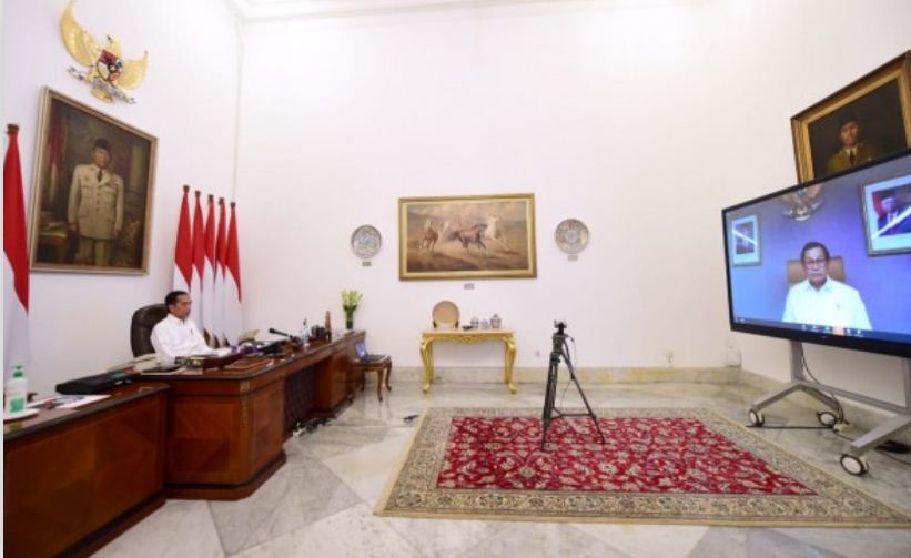 Presiden Jokowi saat rapat terbatas melalui telekonferensi dari Istana Merdeka, Jakarta, Jumat, 20 Maret 2020. (Foto: Sekpres)