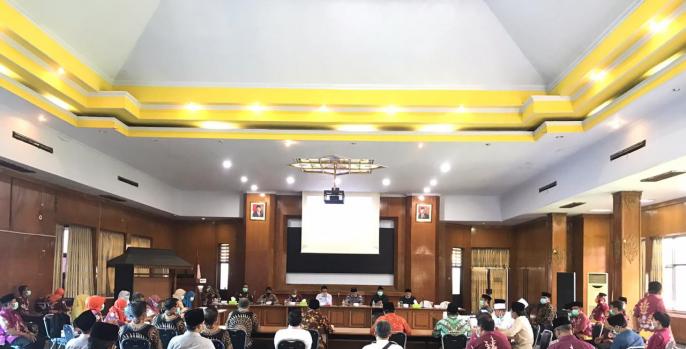 Bupati pimpin rakor penanganan covid-19. (Foto: Dok Humas)