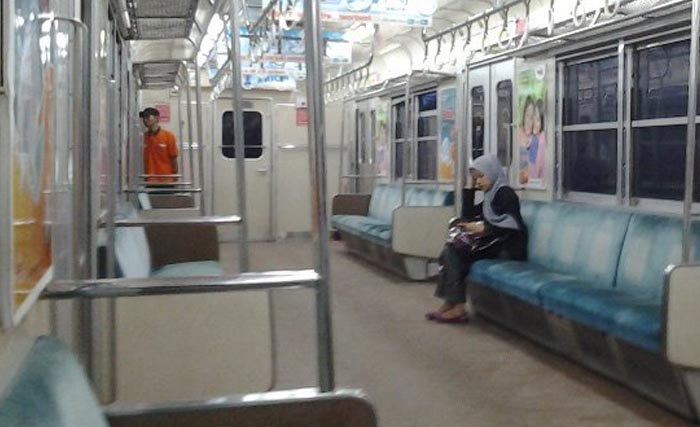 Penumpang KRL Dejabotabek yang sepi hari ini. (Foto:Antara)