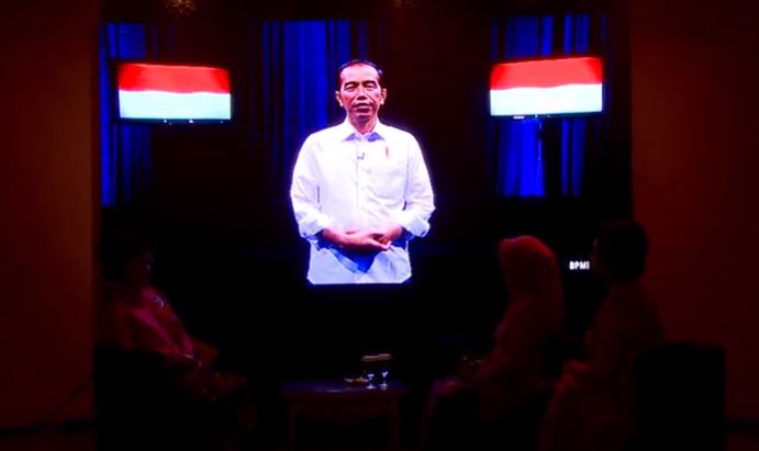 Presiden Joko Widodo (Jokowi) saat tak bisa sowan atau mengunjungi ibundanya saat Hari Ibu, dua tahun silam. (Foto: YouTube)