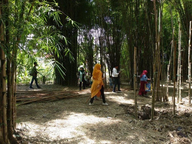 Hutan Bambu Keputih masih dikunjungi warga pada Minggu, 22 Maret 2020. (Foto: Rizqi Mutqiyyah/Ngopibareng.id)