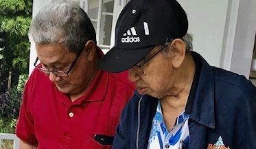 Dokter Mohammad Badri (kanan) dan Ir Doelatip. (Foto Arif Afandi/ngopibareng)