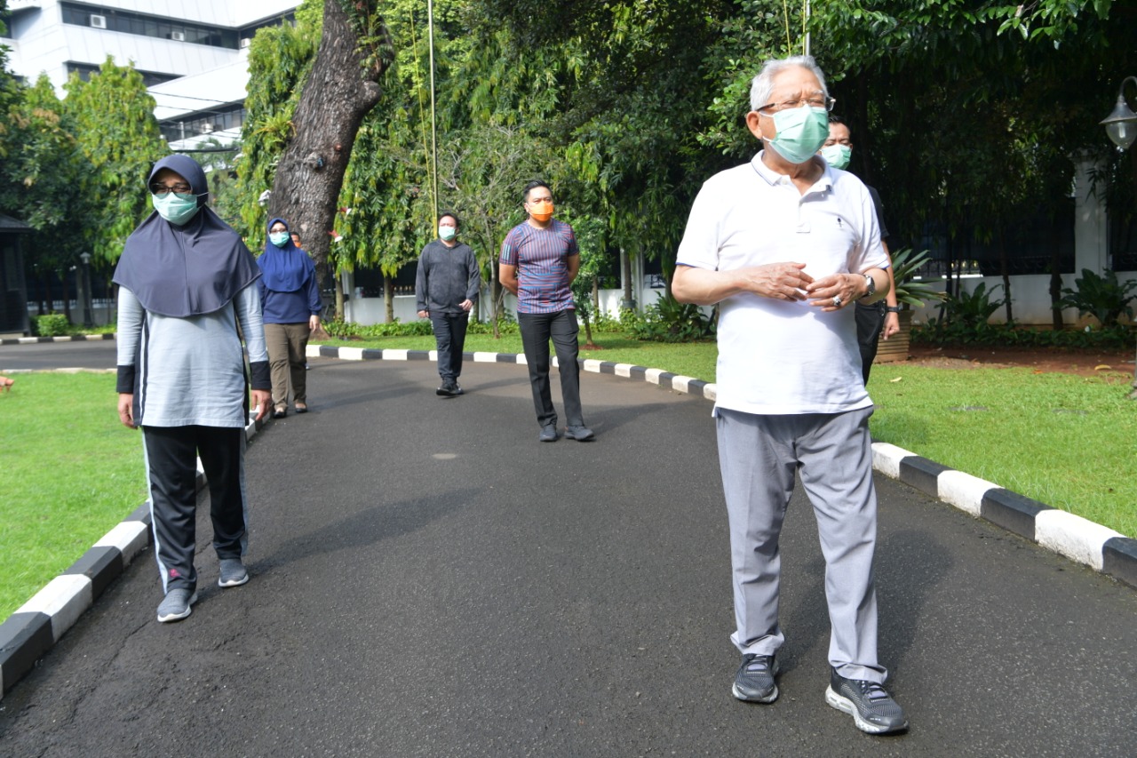 Wakil Presiden (Wapres) Ma'ruf Amin menjaga kebugaran menghadapi corona dengan berolahraga. (Foto: Setwapres)