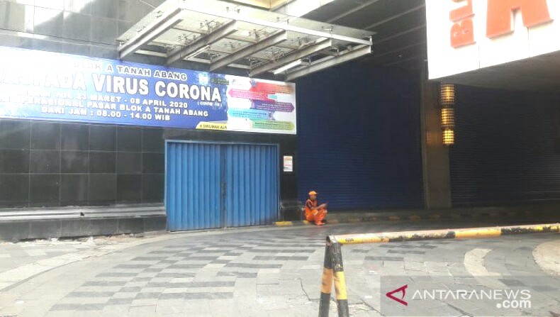 Pusat grosir Tanah Abang tutup sementara untuk mencegah penyebaran virus corona atau Covid-19. (Foto: Antaranews)