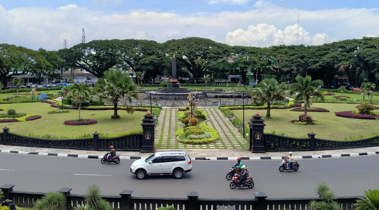 Bundaran Tugu Kota Malang (Foto: Lalu Theo/Ngopibareng.id)