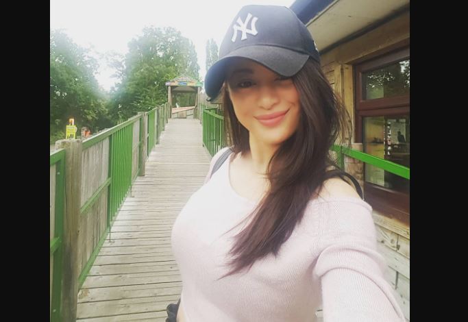 Angie Yulia atau akrab disapa Angie Virgin. (Foto: Instagram @angie_virgin)